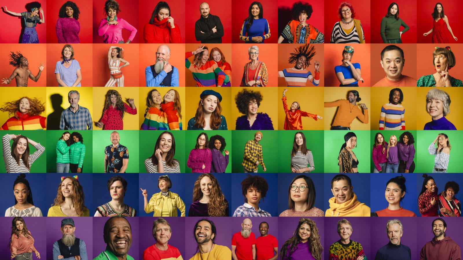 Mosaïque de visages de personnes très différentes